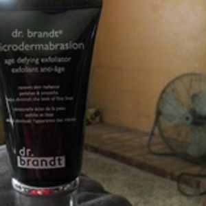 dr. brandt Microdermabrasion age defying exfoliate